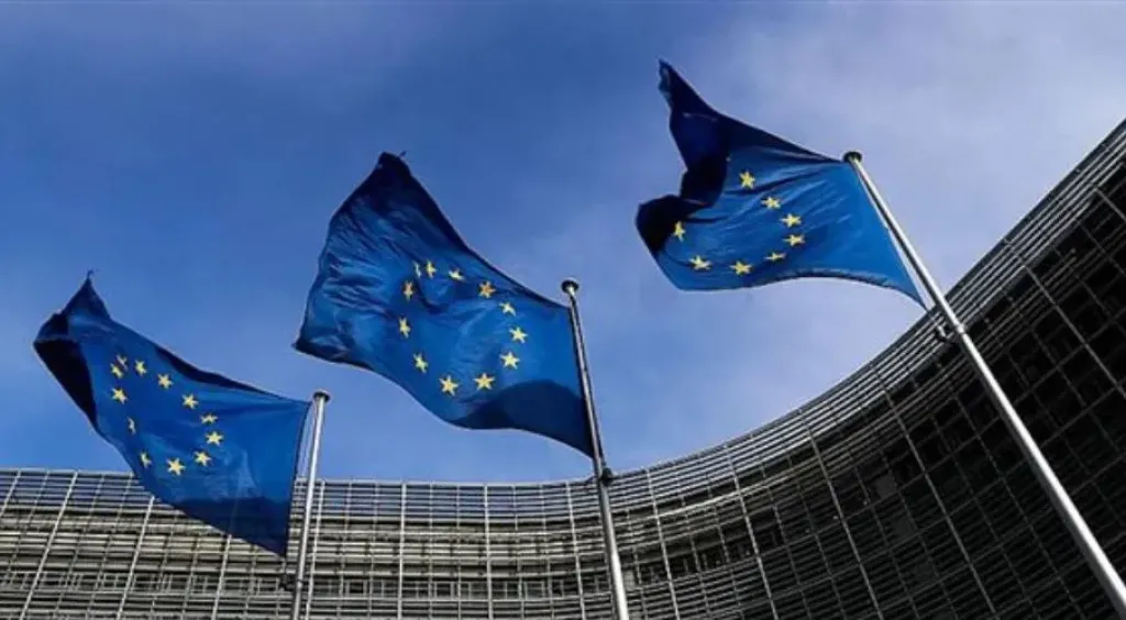 الاتحاد الأوروبي يتوصل إلى اتفاق بشأن استمرار فرض عقوبات على اثنين من كبار الأثرياء الروس