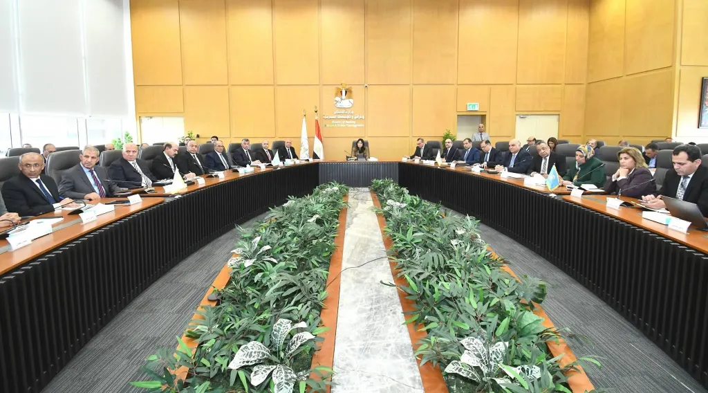 وزيرة الإسكان تتابع موقف تنفيذ مشروعات المرحلة الأولى من ”حياة كريمة”