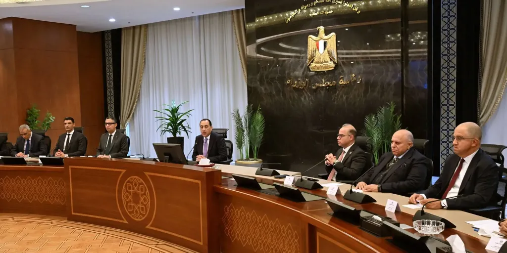 رئيس الوزراء يعقدُ اجتماعاً مع رؤساء الغرف الصناعية والتجارية