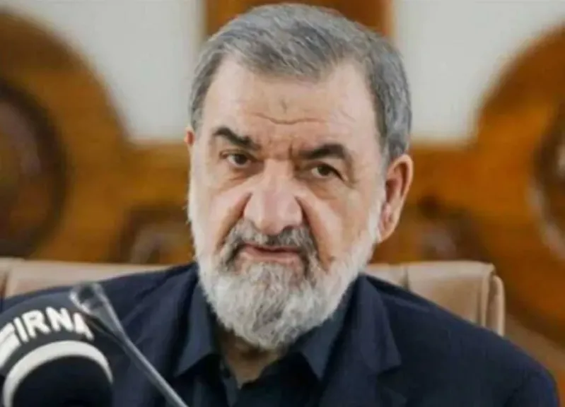 المرشد الإيراني مجتبى خامنئي يأمر بتعيين محسن رضائي مستشارا عسكريا له