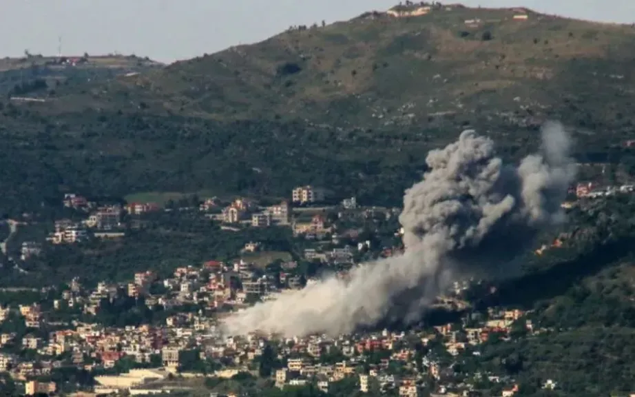 حزب الله يقصف مستوطنة كريات شمونة الإسرائيلية بالصواريخ