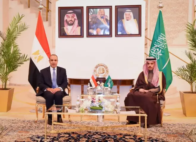 مباحثات مصرية سعودية بالرياض لتنسيق الجهود العربية بشأن التطورات الإقليمية والتصعيد العسكري بالمنطقة