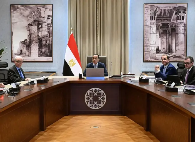 رئيس الوزراء يستعرض الإصدارة الجديدة المحدثة من وثيقة سياسة ملكية الدولة