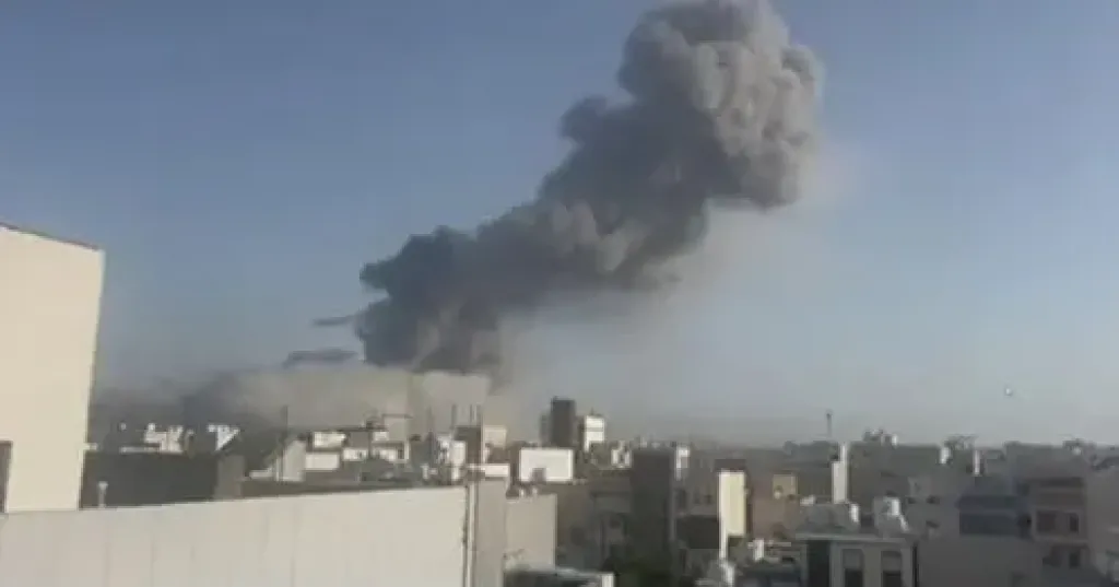 وكالة تسنيم الإيرانية: سقوط مقذوف في محيط محطة بوشهر النووية