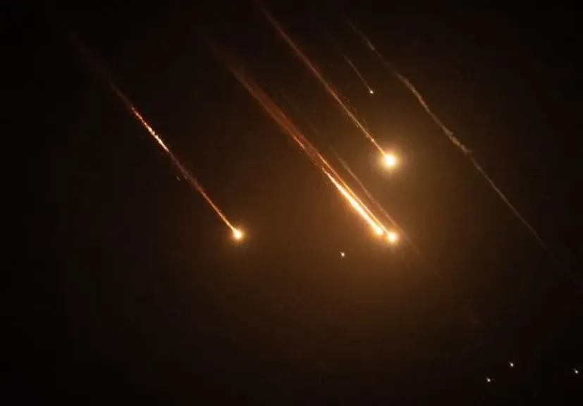 جيش الاحتلال: حزب الله أطلق قذائف صاروخية نحو عدة مناطق بإسرائيل