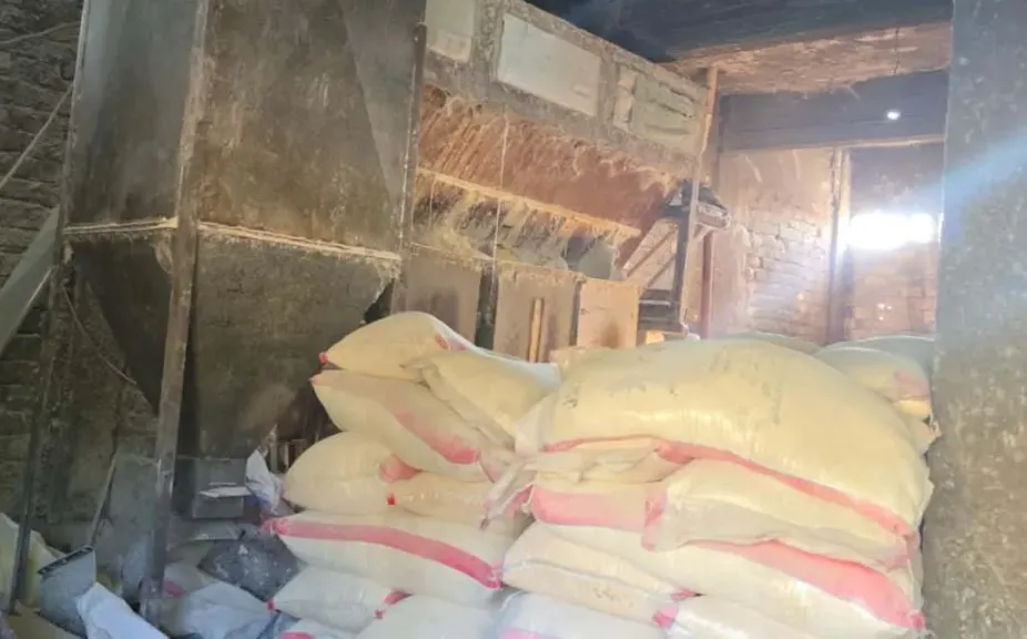 ضبط أعلاف مجهولة المصدر ومنشأة غير مرخصة خلال حملة بحي غرب والجمرك بالإسكندرية