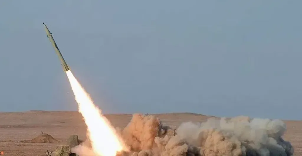 الإمارات: الدفاعات الجوية تتعامل مع اعتداءات صاروخية ومسيرات قادمة من إيران