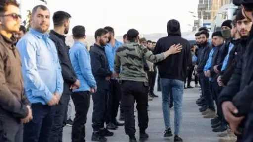 دمشق تتسلم الدفعة الأولى من المعتقلين السوريين في لبنان