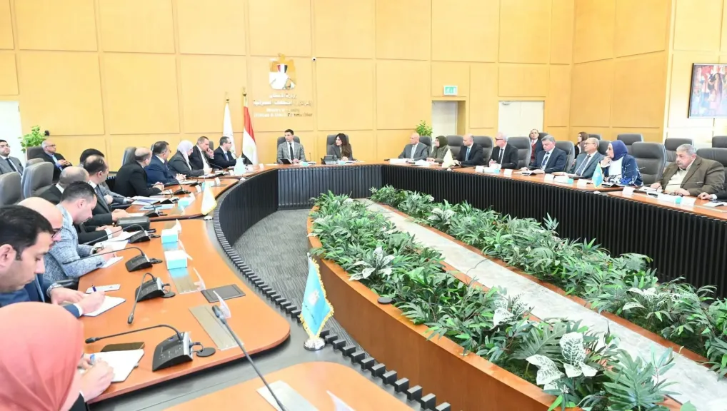 وزيرا الإسكان والصناعة يبحثان سبل التعاون المشترك في ملف تطوير المناطق الصناعية بما يدعم الصناعة والمصنعين