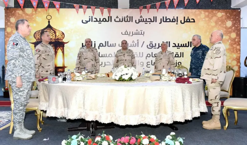 وزير الدفاع يلتقي مقاتلي الجيش الثالث الميداني وقوات شرق القناة لمكافحة الإرهاب.. ويشاركهم تناول الإفطار