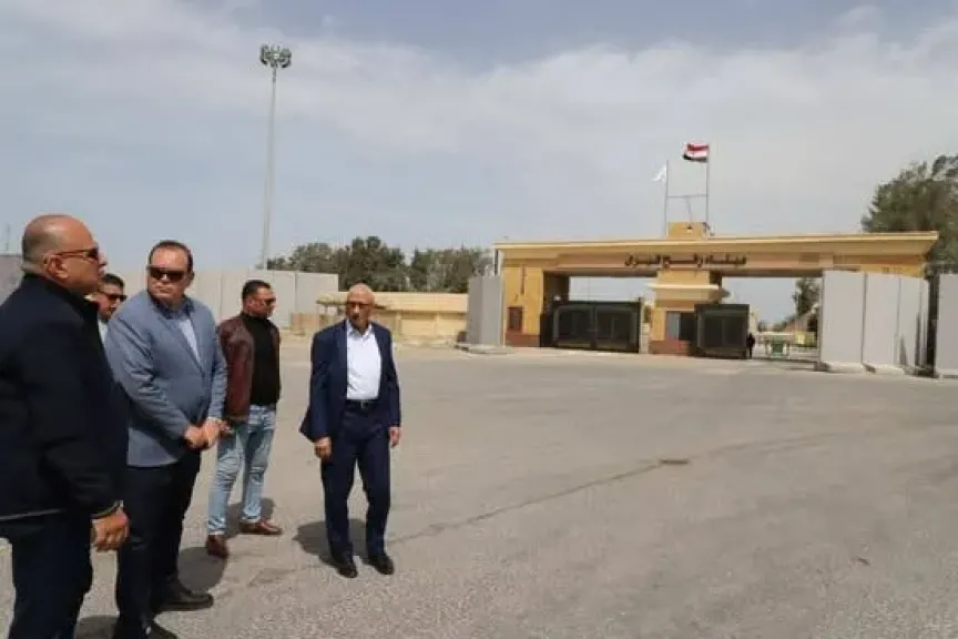 محافظ شمال سيناء يتفقد انتظام دخول المساعدات الإنسانية عند معبر رفح البري