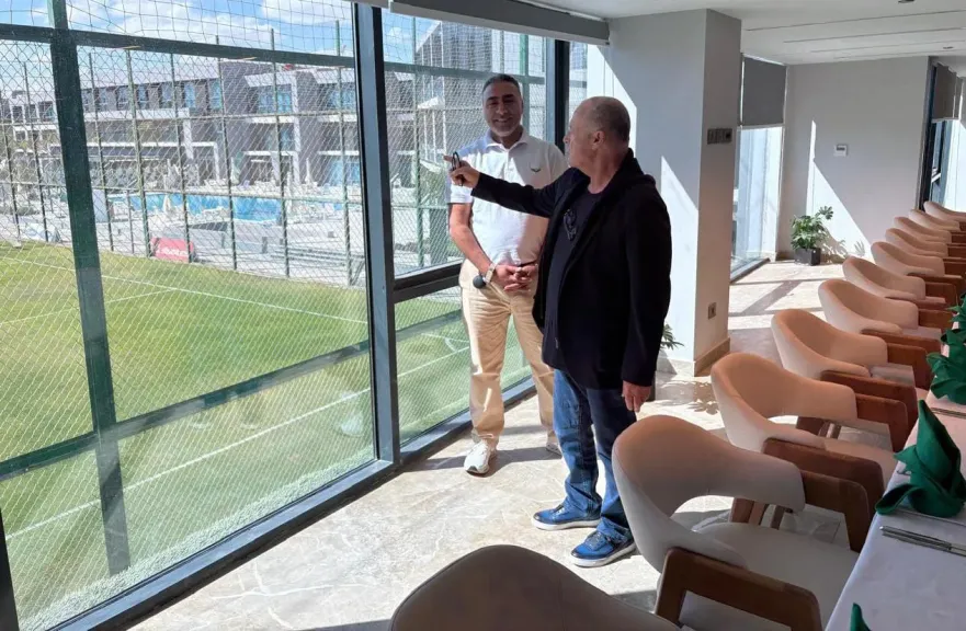 قبل وديتي السعودية وإسبانيا.. أبو ريدة يتابع التجهيزات النهائية لاستقبال المنتخب