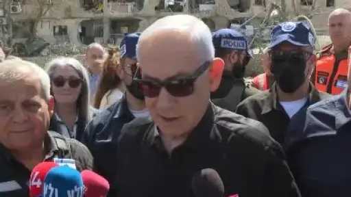 نتنياهو من موقع سقوط الصاروخ: سننتصر لكن لا أعرف متى