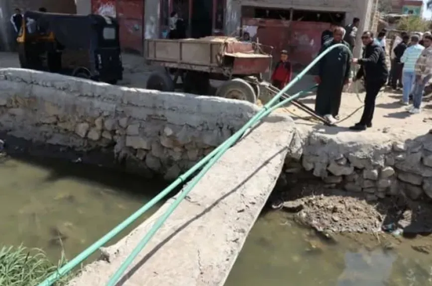 إزالة وصلة مياه خلسة بطول 200 متر بمركز إطسا في الفيوم