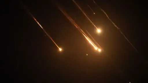 انفجارات تهز طهران وانقطاع للكهرباء.. واعتراض صواريخ إيرانية في سماء القدس