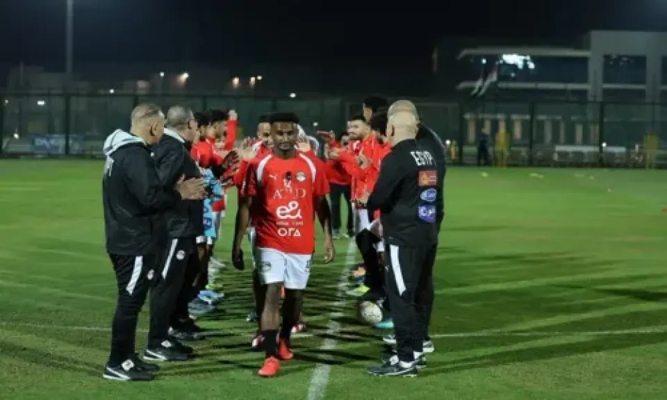 لقطة مميزة في معسكر الفراعنة.. ممر شرفي لاستقبال الوجوه الجديدة