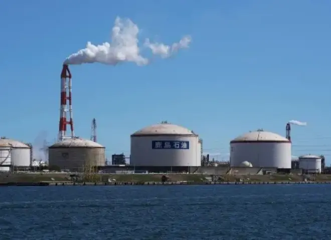 ناقلة نفط عملاقة “تكسر الحصار” في هرمز.. شحنة عراقية تشق طريقها وسط نيران الحرب