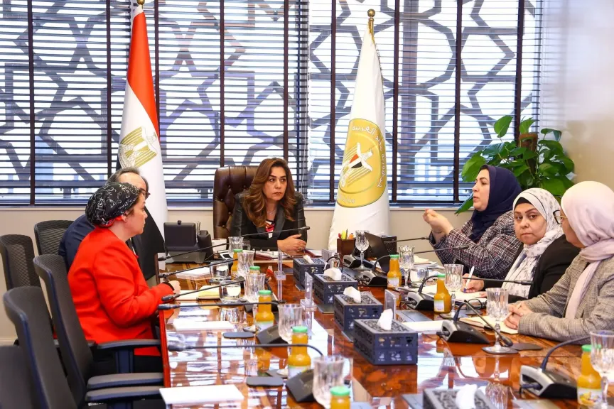 وزيرة التنمية المحلية والبيئة تستعرض خطة تطوير الإدارة المتكاملة للبحيرات المصرية