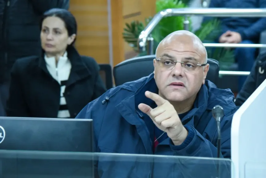 محافظ الإسكندرية  من داخل “مركز السيطرة” يتابع جاهزية الأجهزة التنفيذية لمواجهة  الأحوال الجوية