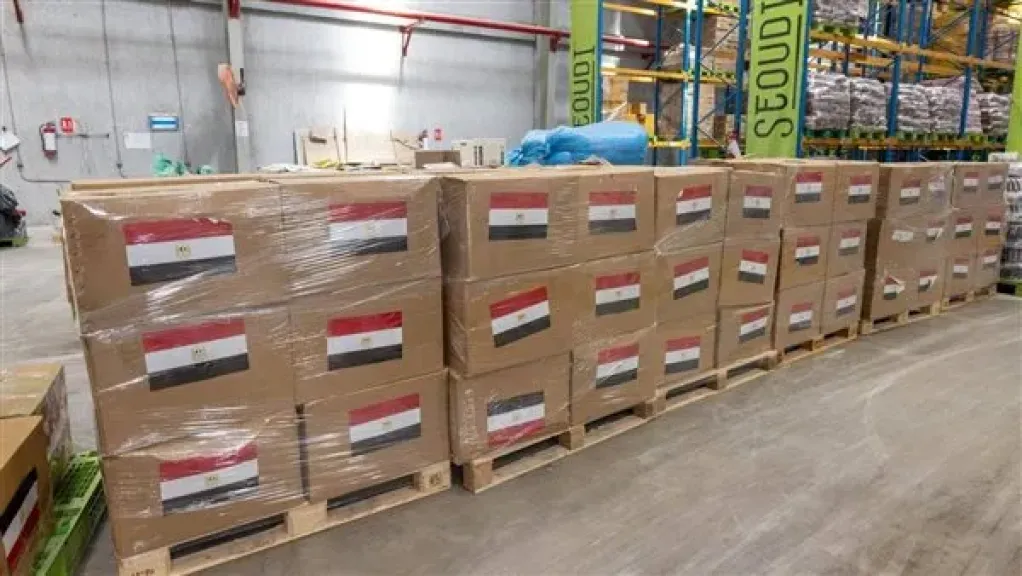 مصر ترسل 1000 طن مساعدات عاجلة إلى لبنان | صور