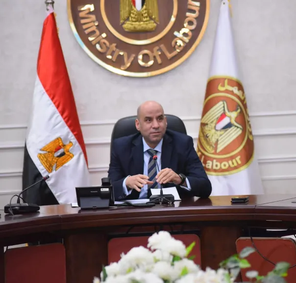 وزير العمل يُصدرُ قرارًا وزاريًا بشأن حظر تشغيل الأطفال أقل من 15 سنة