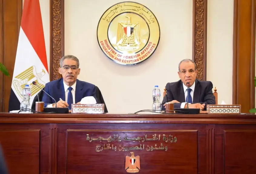 وزيرا الخارجية والإعلام يعقدان جلسة إحاطة موسعة لممثلي وسائل الإعلام الإقليمية والدولية المعتمدين بمصر