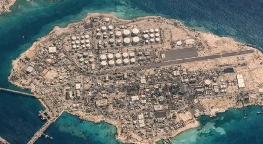 سي إن إن عن تقارير استخبارية: إيران نشرت تعزيزات إضافية في خارك تحسبا لأي عملية أمريكية