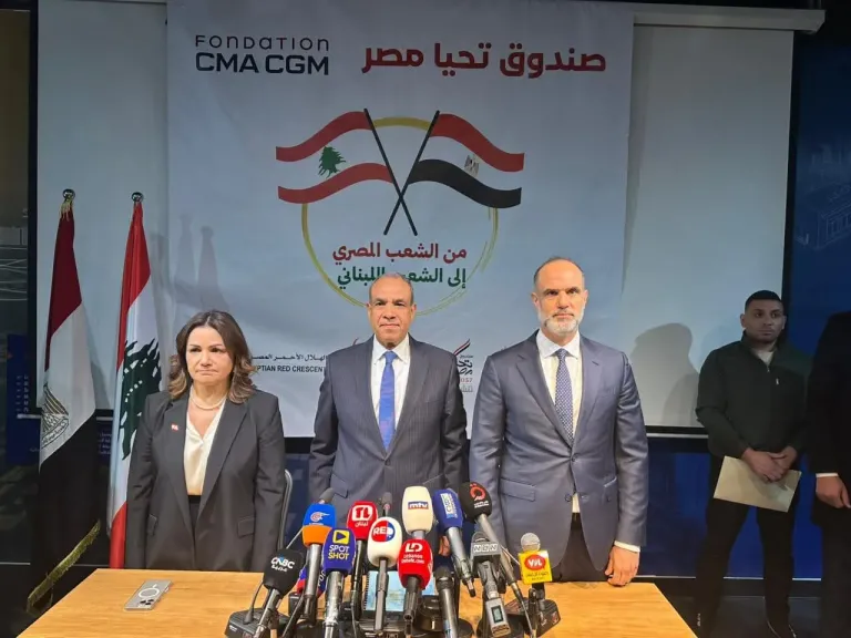 وزير الخارجية يسلم 1000 طن من المساعدات الإغاثية خلال زيارته لبيروت