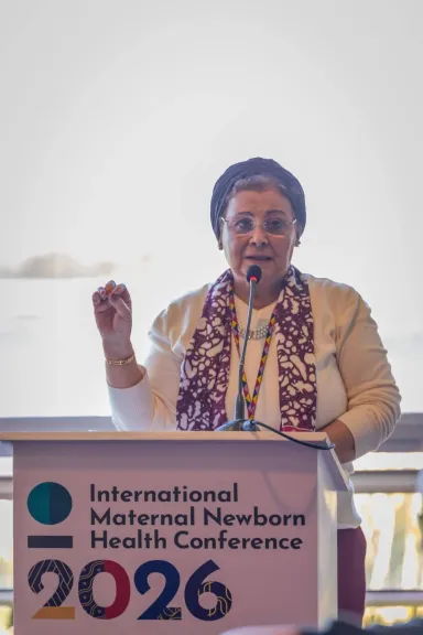 نائب وزير الصحة تبحث تعزيز التعاون الدولي وتطوير خدمات القبالة في المؤتمر الدولي بنيروبي