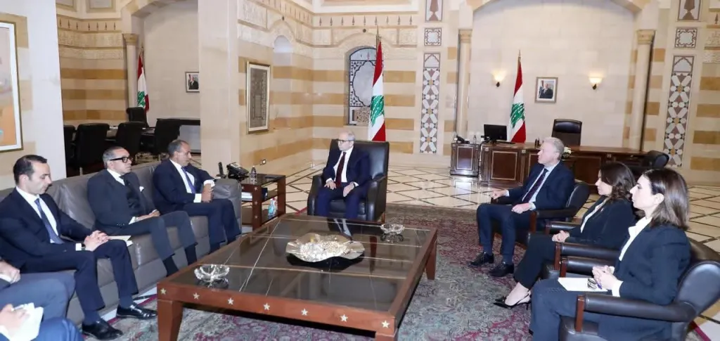 وزير الخارجية يجري مباحثات مع رئيس مجلس الوزراء اللبناني في بيروت