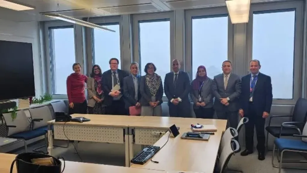 وزير العمل يعزز التعاون مع “العمل الدولية” في جنيف: دعم التشريعات الجديدة وتأكيد الالتزام بمعايير العمل العالمية