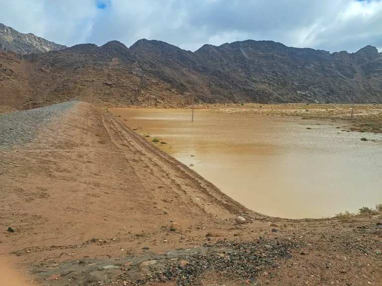 وزير الري يتابع آثار الأمطار والسيول بجنوب سيناء ويكشف حصاد 400 ألف متر مكعب مياه