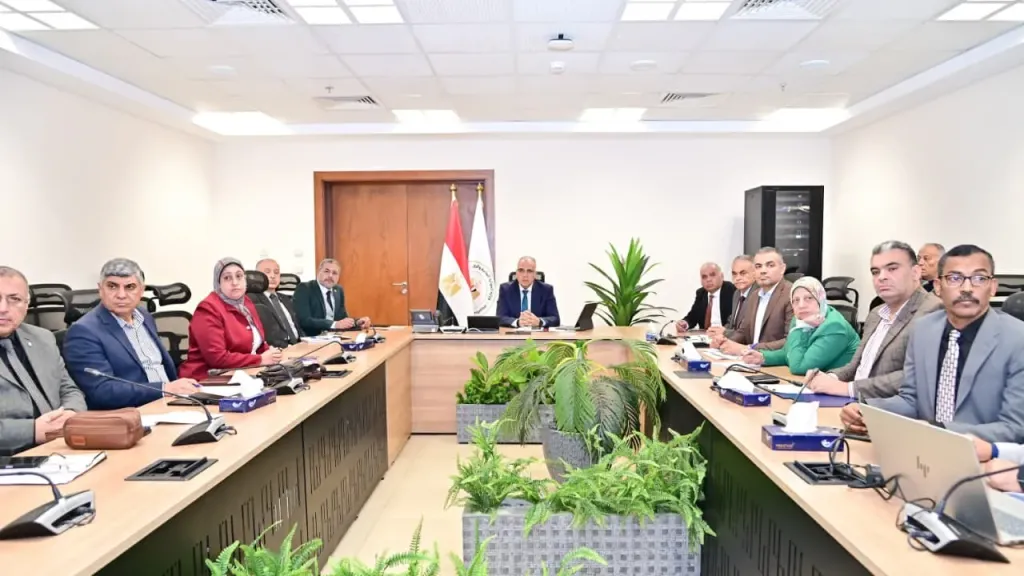 د.سويلم يتابع حالة المنظومة المائية بزمام ترع الإسماعيلية والسويس وبورسعيد