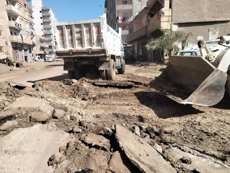 محافظ الغربية يتابع انطلاق أعمال رصف طريق قطور – أميوط بطول ٤ كم ويشدد على جودة التنفيذ