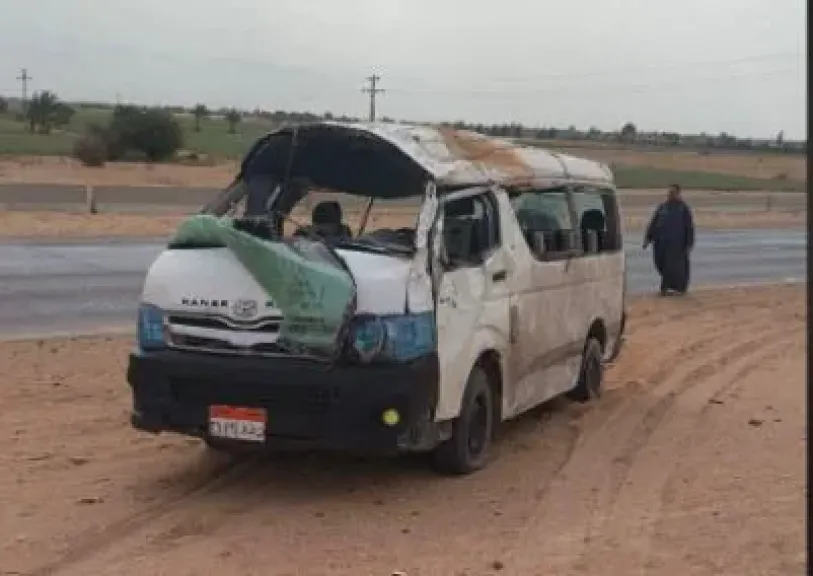 إصابة 21 شخصا من أسرتين في انقلاب سيارة ميكروباص على الصحراوي الغربي في المنيا