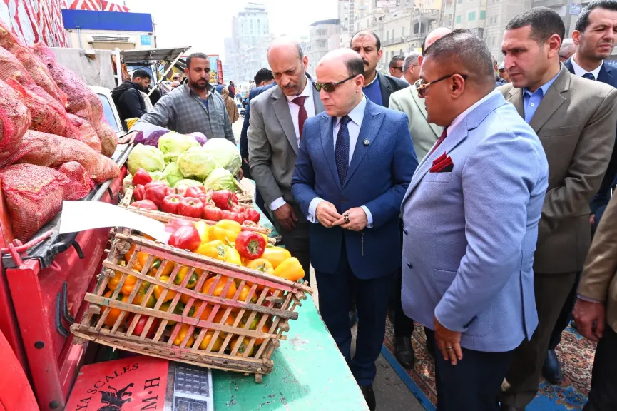 لكثرة الإقبال واستجابةً لمطالب أهالي المحلة..محافظ الغربية يوجه بمد سوق اليوم الواحد يومًا إضافيًا