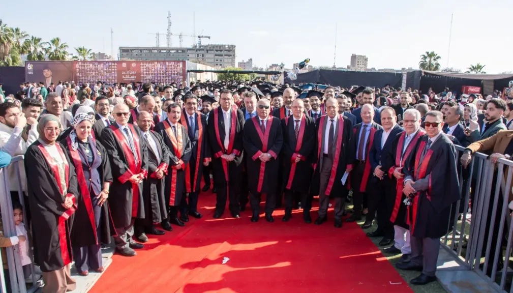 رئيس جامعة طنطا يشهد حفل تخريج دفعتين بكلية الطب