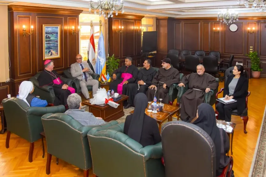 محافظ الإسكندرية يستقبل مطران اللاتين في مصر لتهنئته بتولي مهام منصبه