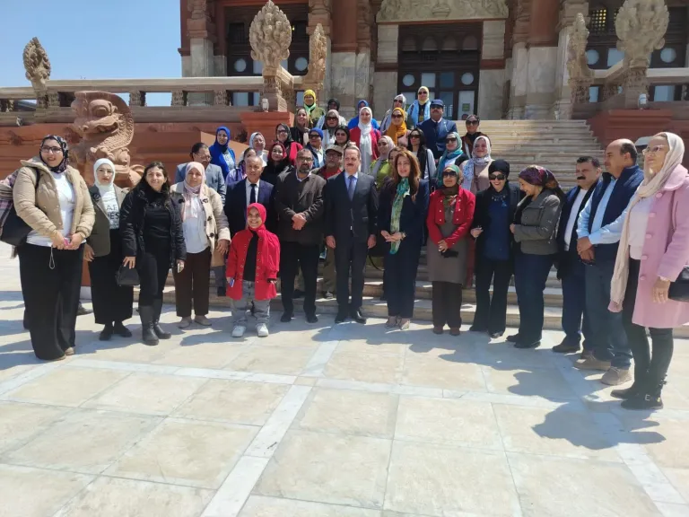 العزازي يفتتح معرضًا للفنون التشكيلية ضمن ملتقى التراث الثقافي السابع «حدائق النساء» بقصر البارون