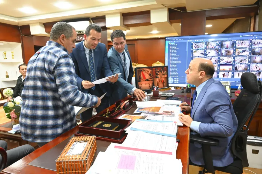 محافظ الغربية يفتح مكتبه للمواطنين ويحوّل الشكاوى إلى قرارات فورية بحضور الجهات التنفيذية