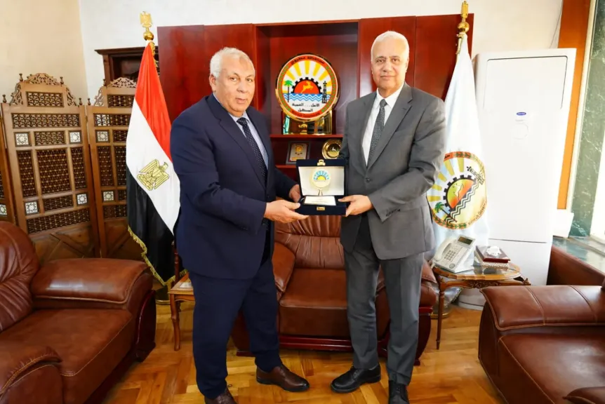 محافظ مطروح يبحث تعزيز التعاون مع جامعة العلمين لدعم القطاع الطبي والخدمي