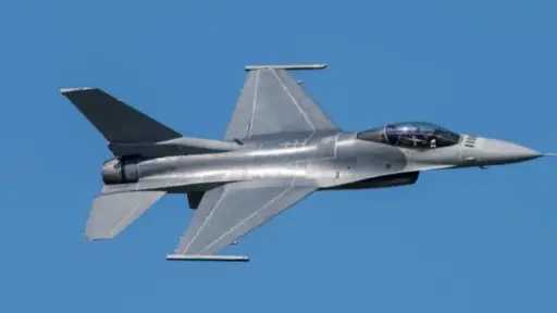 تسنيم عن الحرس الثوري: استهداف رادار الإنذار الجوي الأمريكي بدقة متناهية