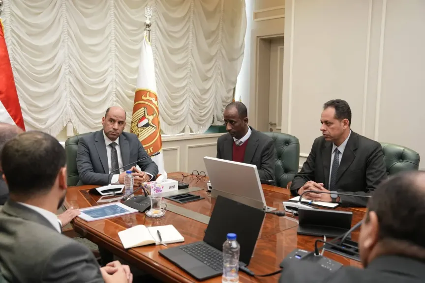 وزير العمل يبحث مع رئيس الجامعة البريطانية بالقاهرة مشروع للتعاون لتأهيل الشباب لسوق العمل الإيطالي