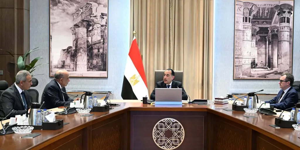 رئيس الوزراء يستعرض خطة إضافة مشروعات طاقة جديدة ومتجددة على الشبكة القومية