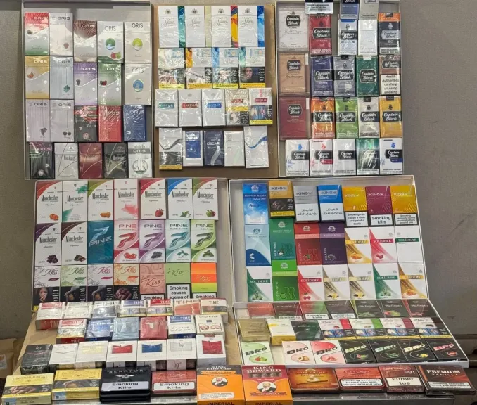 السجائر المهربة… من الظل إلى قلب السوق