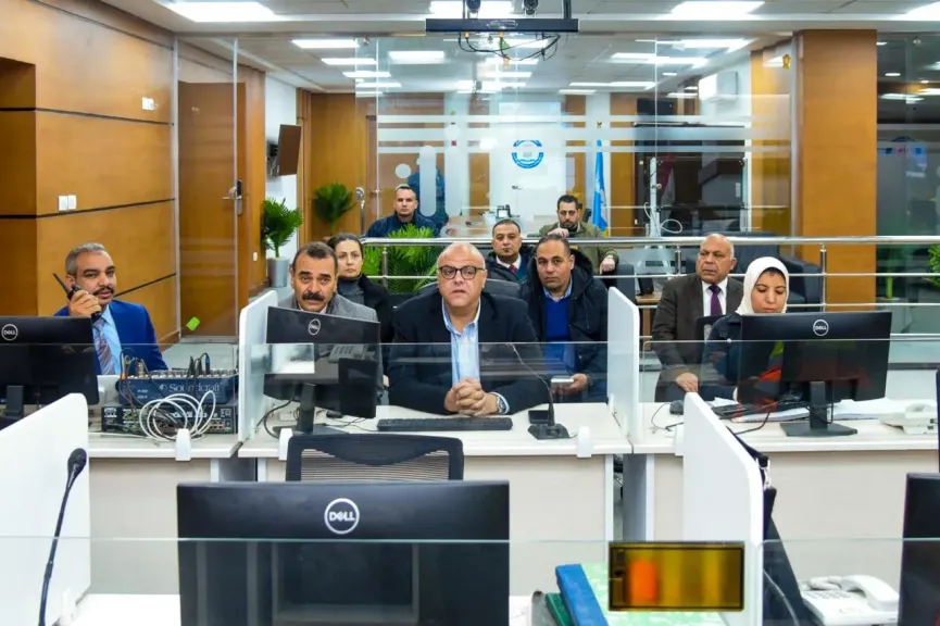 محافظ الإسكندرية يُدير غرفة quot;إدارة الأزماتquot; من داخل مركز السيطرة لمتابعة تقلبات الطقس