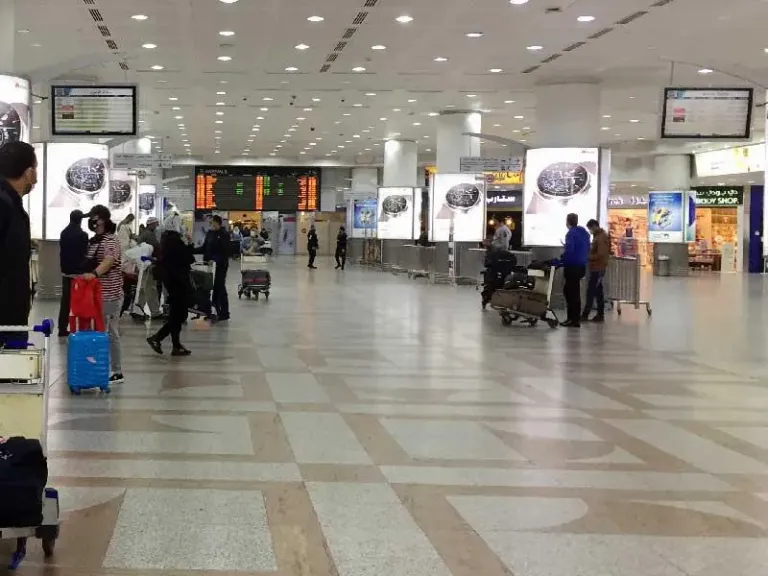 هجوم بطائرات مسيّرة يستهدف خزانات الوقود في مطار الكويت الدولي