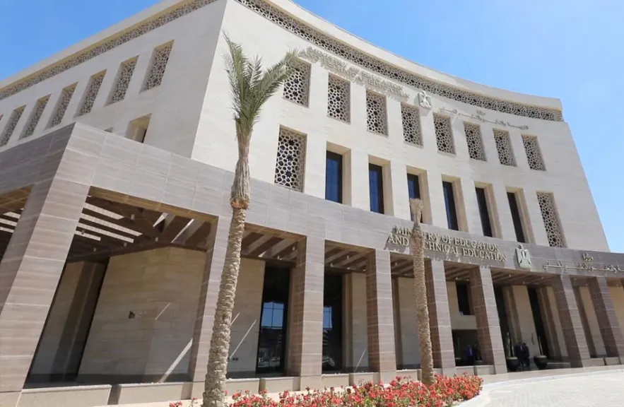 التعليم تعلن استئناف الدراسة غدا بعد تحسن الأحوال الجوية