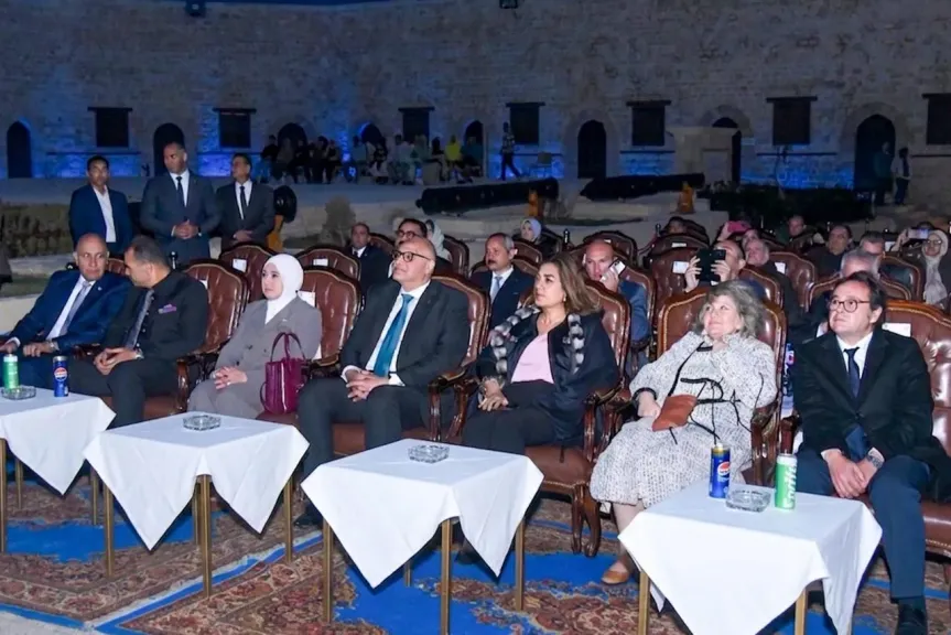 وزيرة التنمية المحلية والبيئة ومحافظ الإسكندرية يصطحبان ممثلي quot;اتفاقية برشلونةquot; في جولة تاريخية بقلعة قايتباي