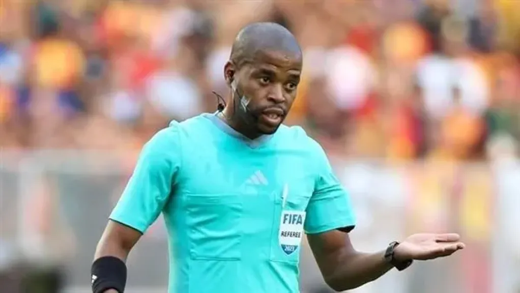 الجنوب أفريقي أبونجيل حكمًا لمواجهة الزمالك وبلوزداد في الكونفدرالية